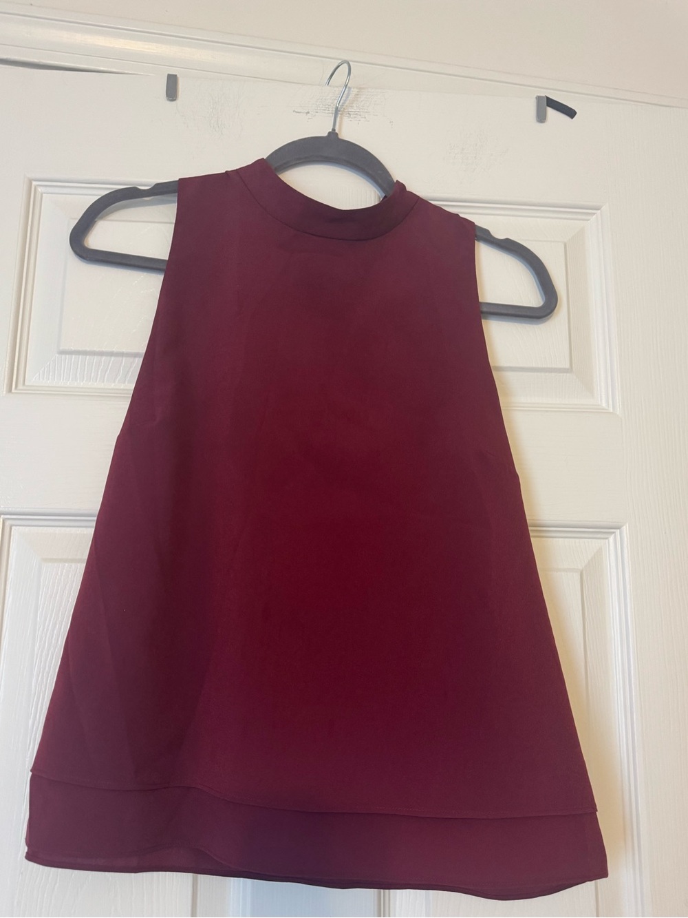 Banana Republic - Sleeveless Mock Neck  Top in Burgundy Sz M